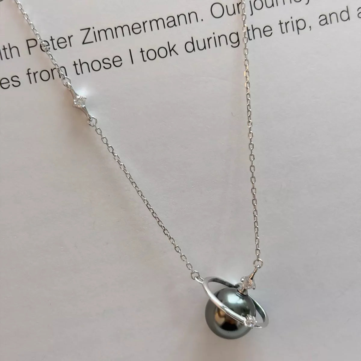 Collier Pendentif Planète Perlée