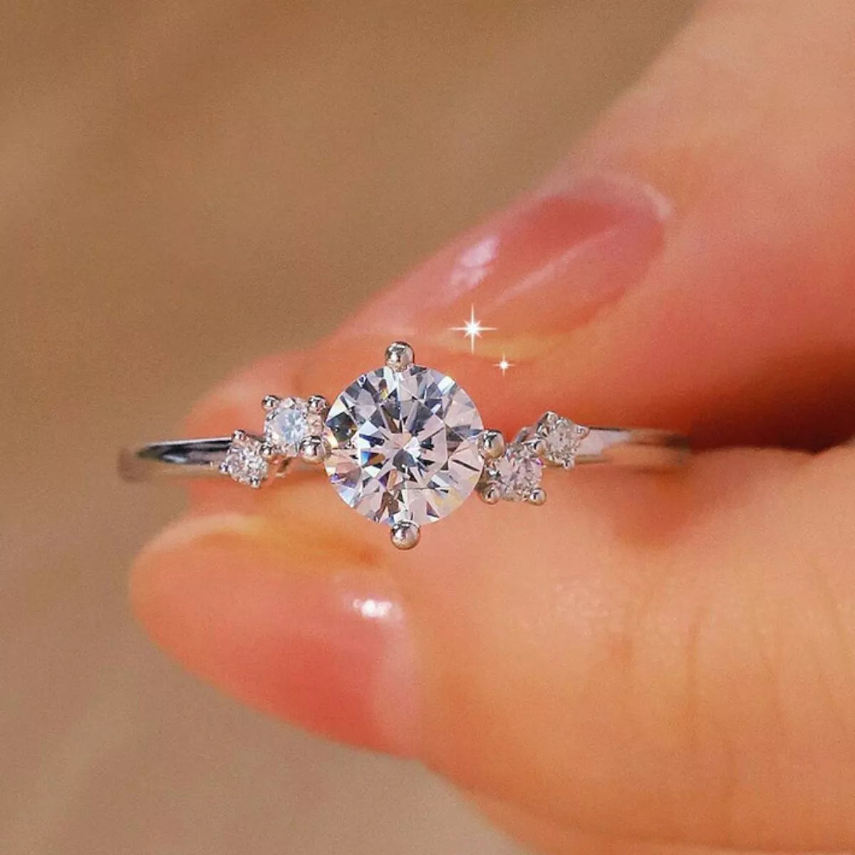 Bague Moissanite 1 Carat Argent Sterling 925 Ajustable – Accents Latéraux