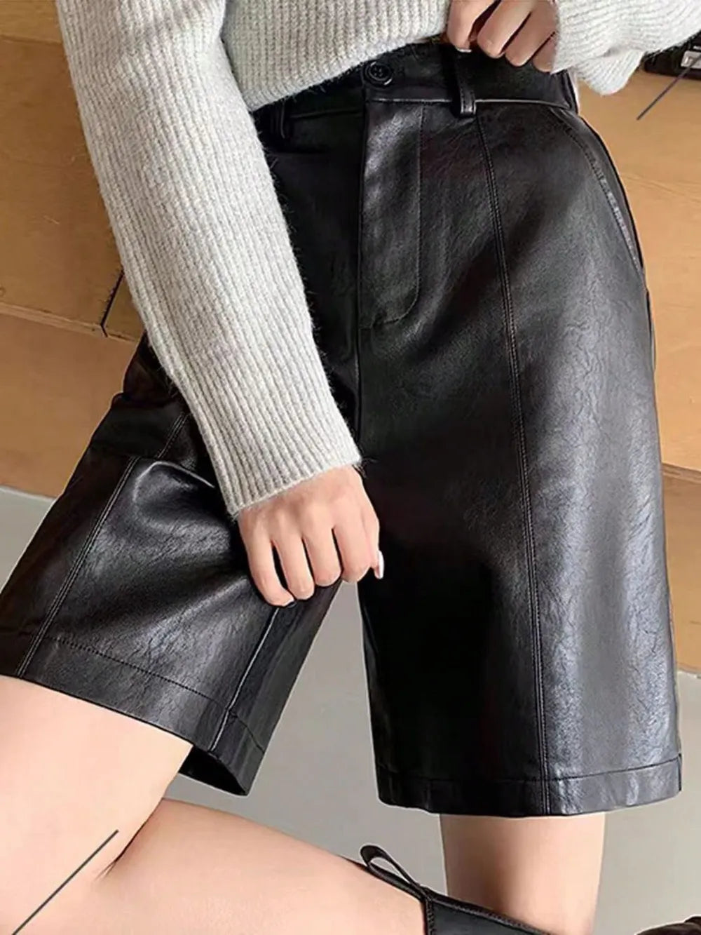 Short Taille Haute en Simili Cuir