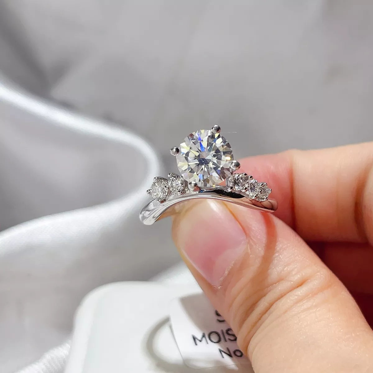 Bague Moissanite 2 Carats Argent Sterling 925 – Couronne Pavée