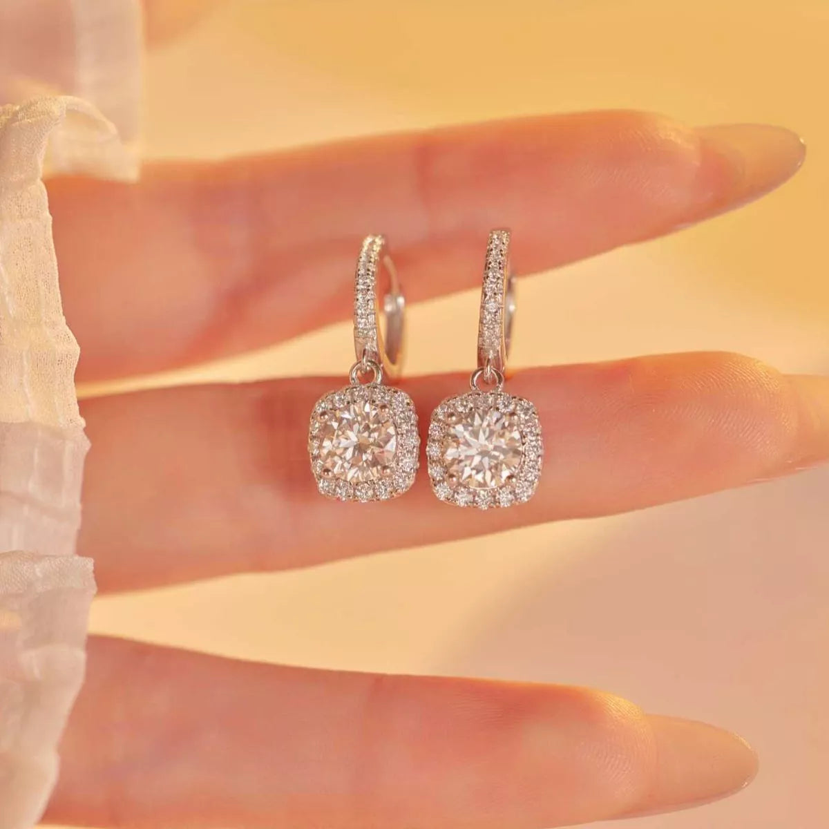 Boucles d'Oreilles Créoles Pendantes Moissanite 1 Carat Argent Sterling 925 – Carré Halo