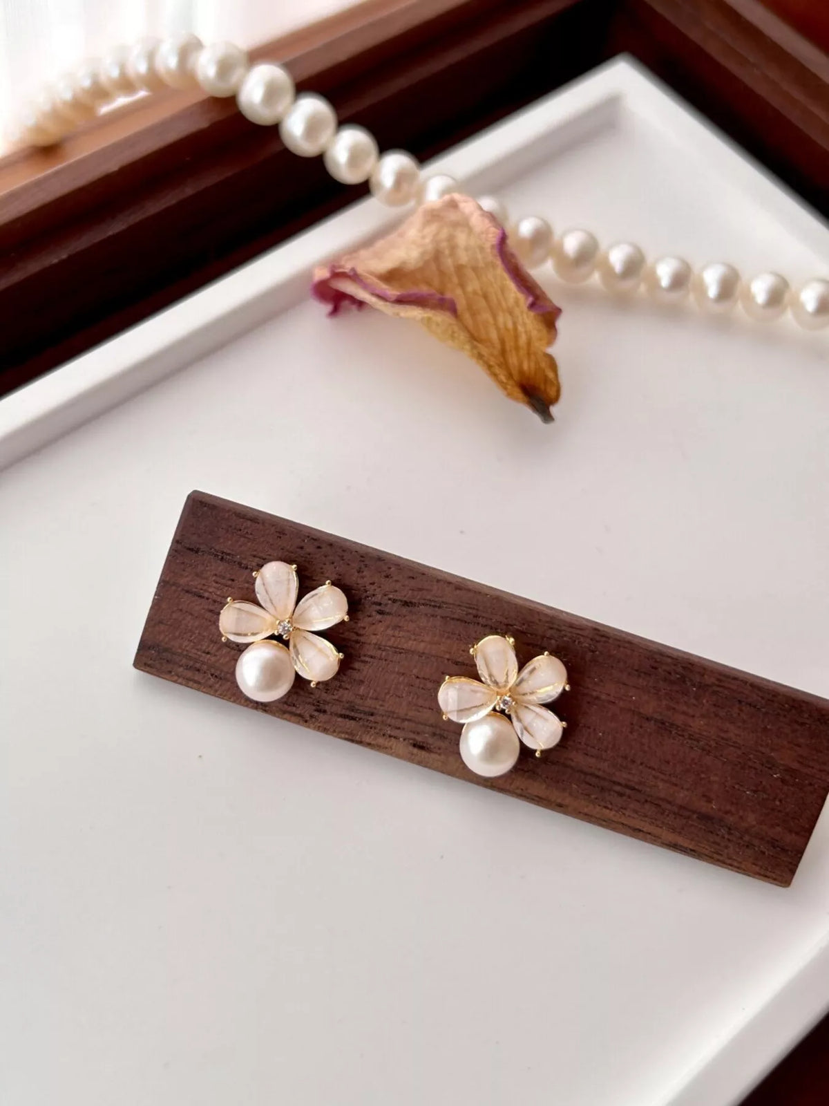 Boucles d'Oreilles Puces Fleur Perlée