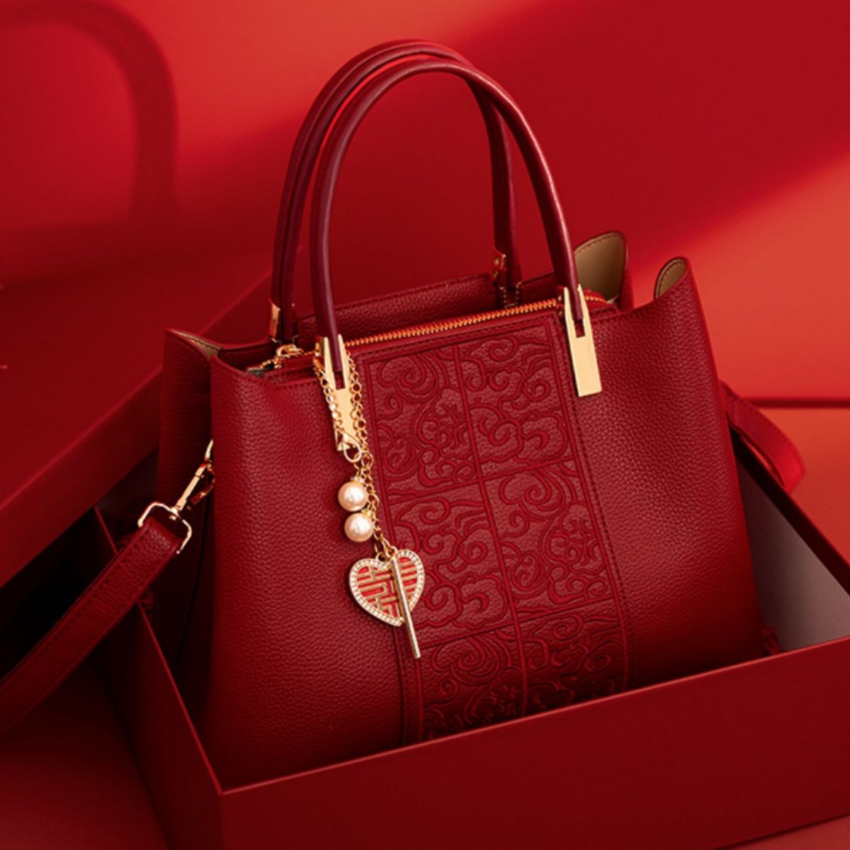 Sac à Main en Cuir Embossé à Poignée – Breloque Perles