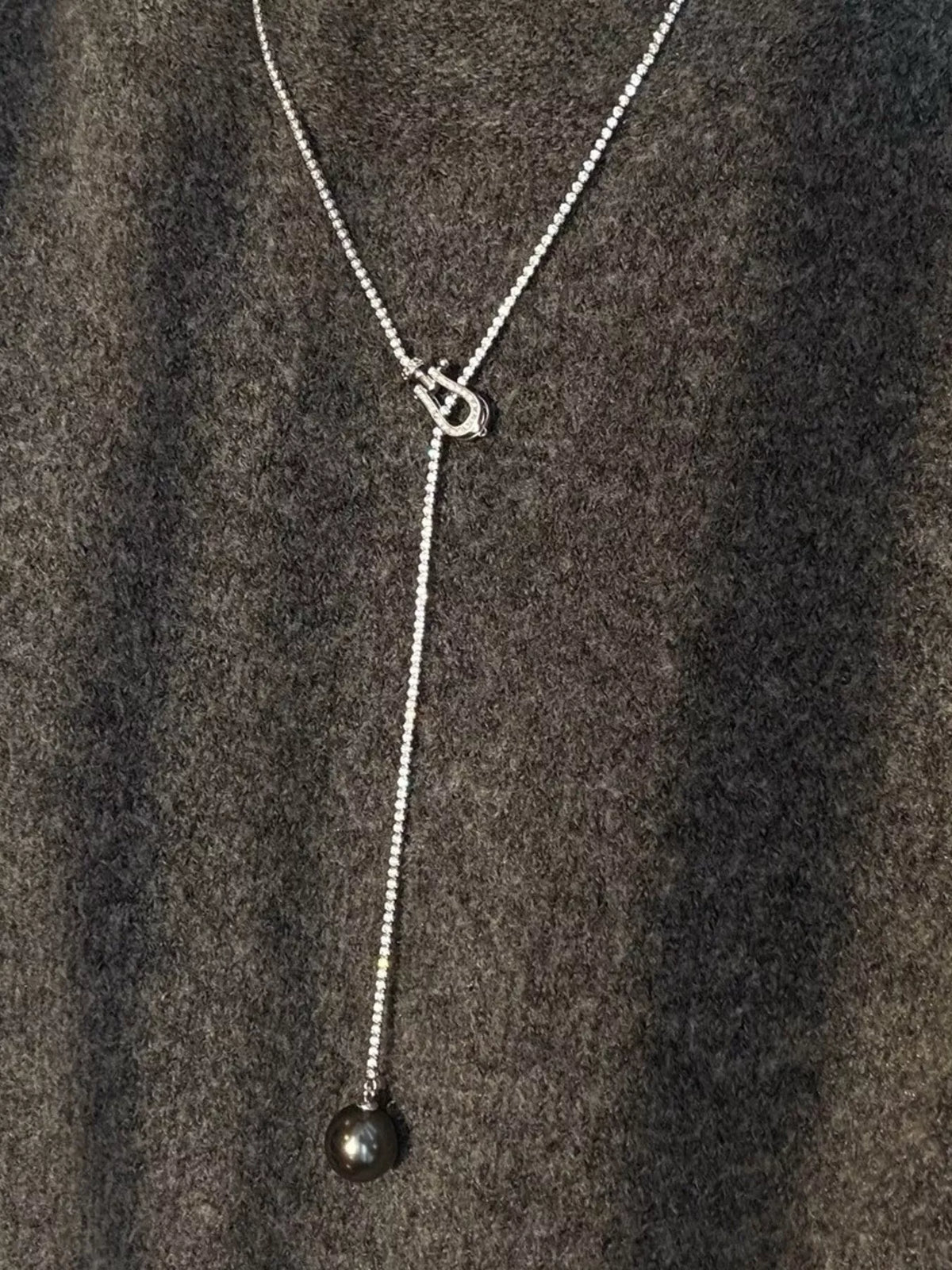 Collier Pendentif Perlé Forme Y en Alliage