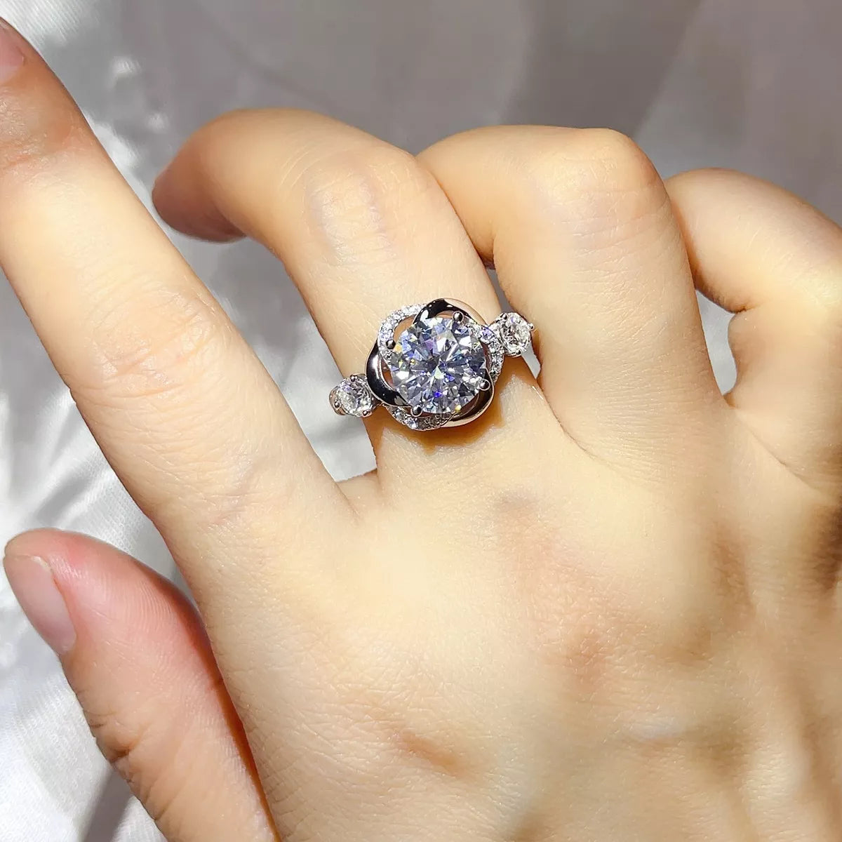 Bague Moissanite 3 Carats Argent Sterling 925 – Ronde Accents Latéraux