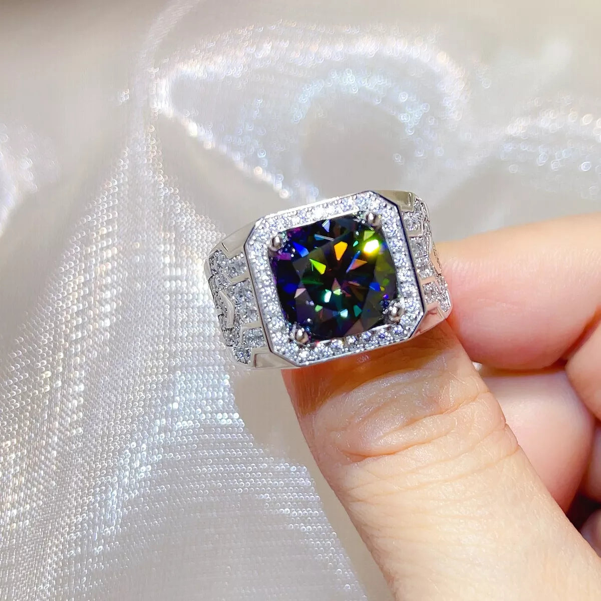 Bague Moissanite 5 Carats Argent Sterling 925 – Chevalière Irisée