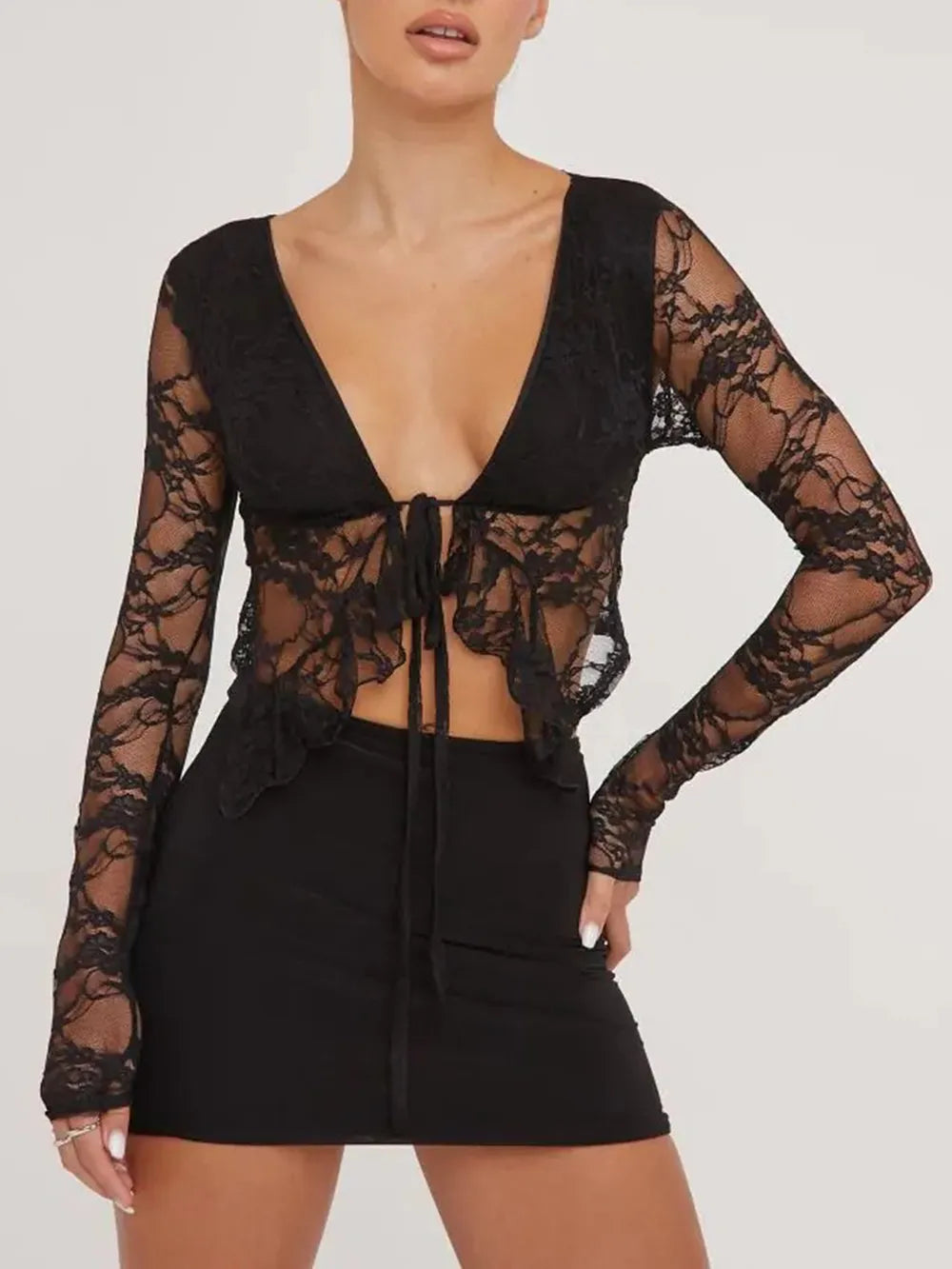 Chemise Courte Dentelle Plongeante Manches Longues