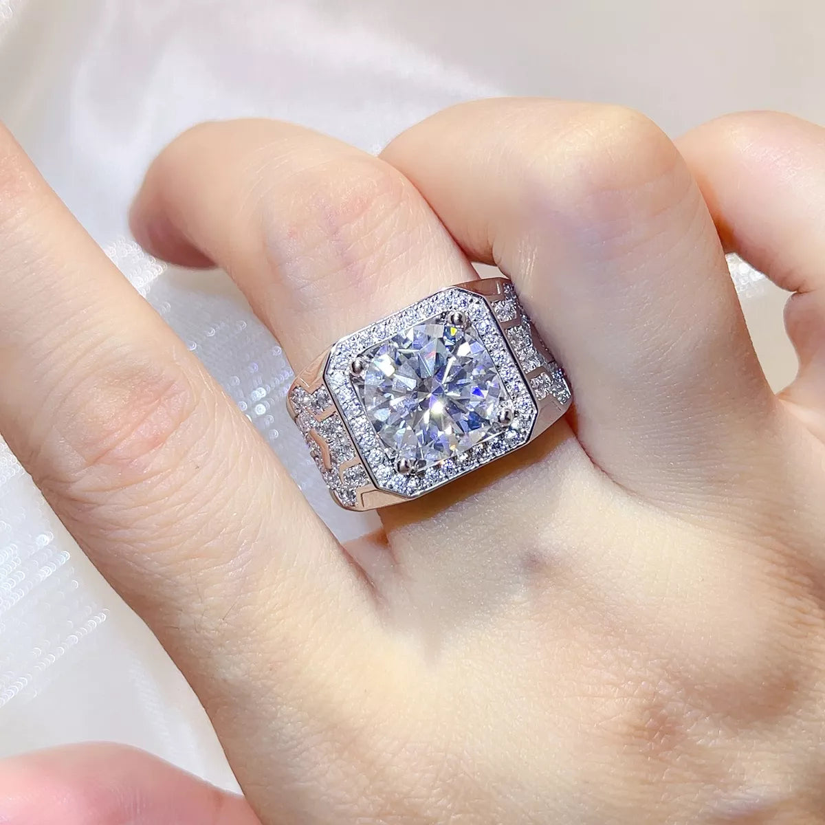 Bague Moissanite 5 Carats Argent Sterling 925 – Chevalière Halo