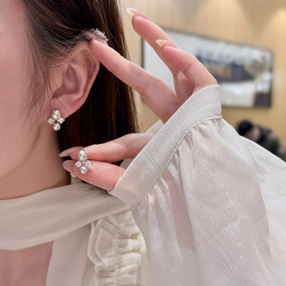 Boucles d'Oreilles Puces Perlées – Mini Fleur