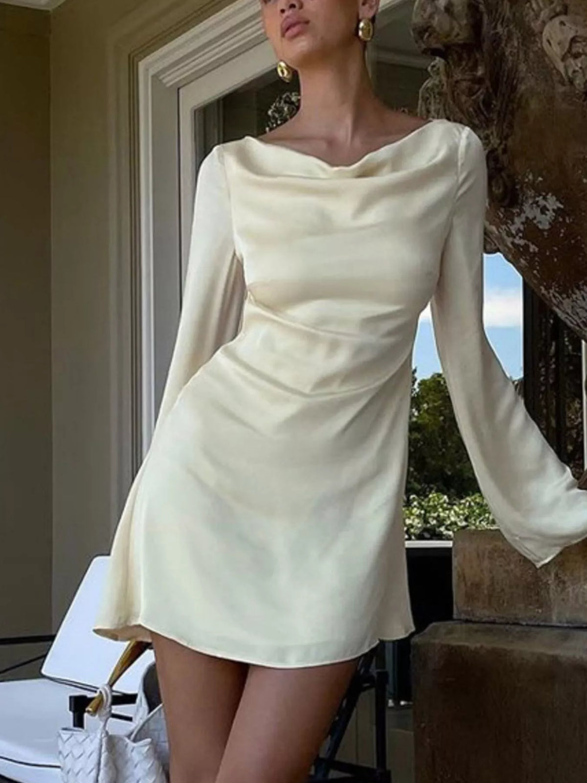 Robe Mini Dos Nu Manches Longues