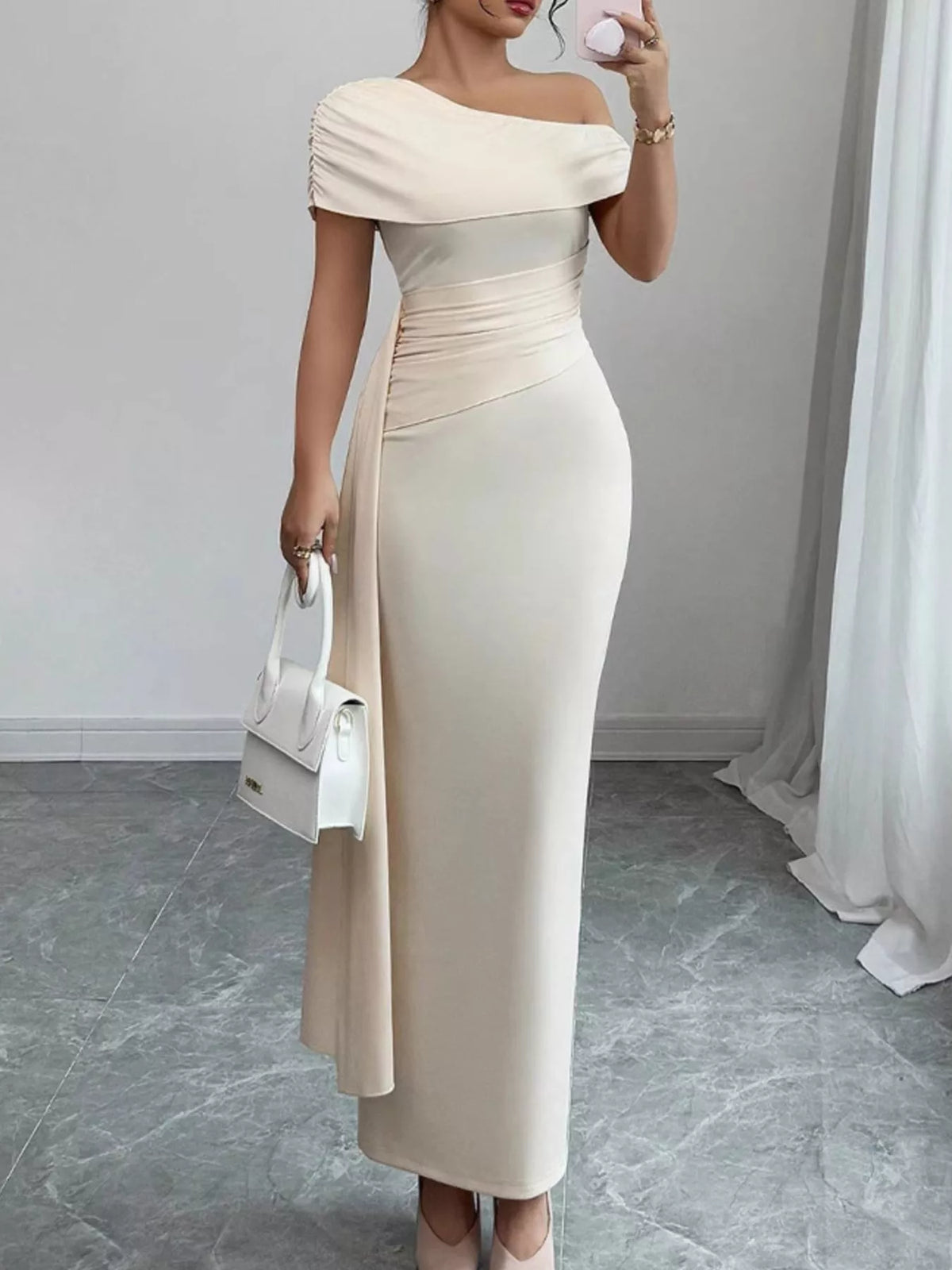 Robe Maxi Une Épaule Froncée