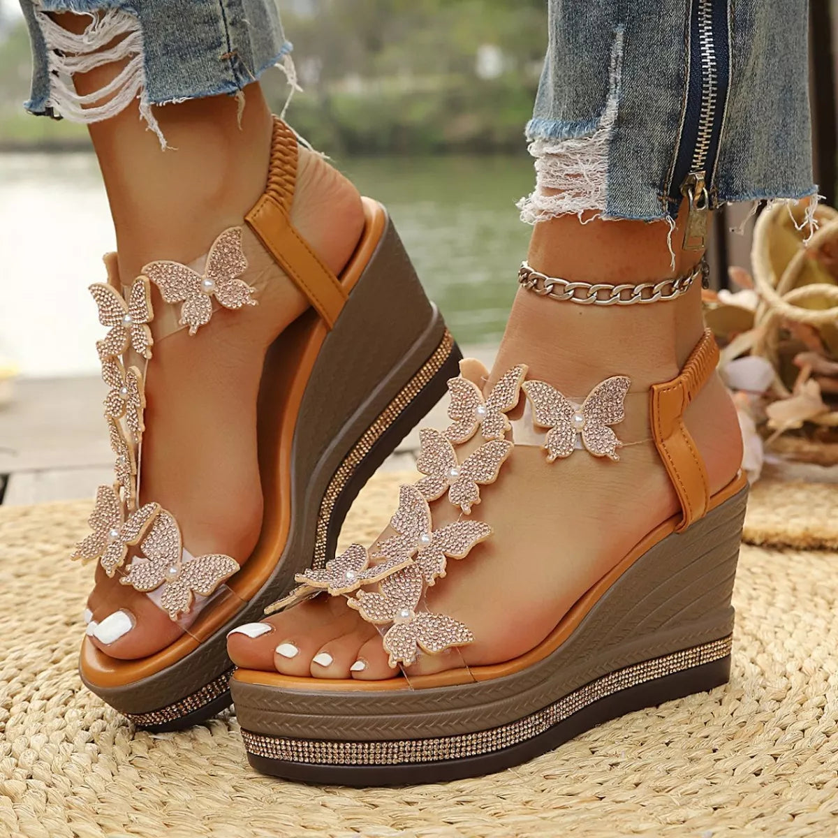 Sandales Compensées avec Papillon