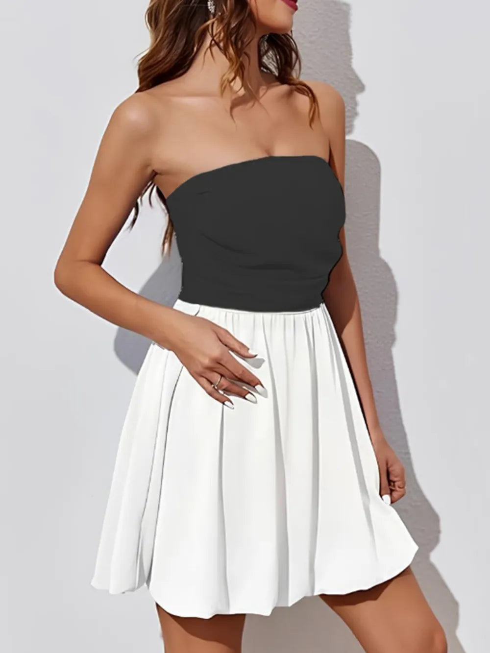 Robe Mini Tube Bicolore Froncée – Noir et Blanc