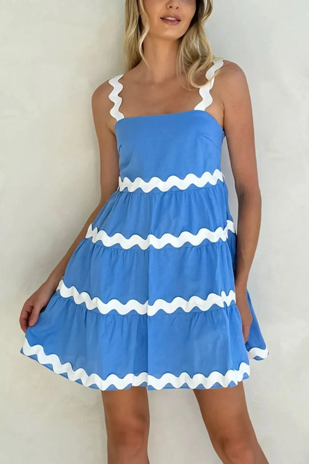 Robe Étagée Col Carré Bordure Contrastante – Bleue