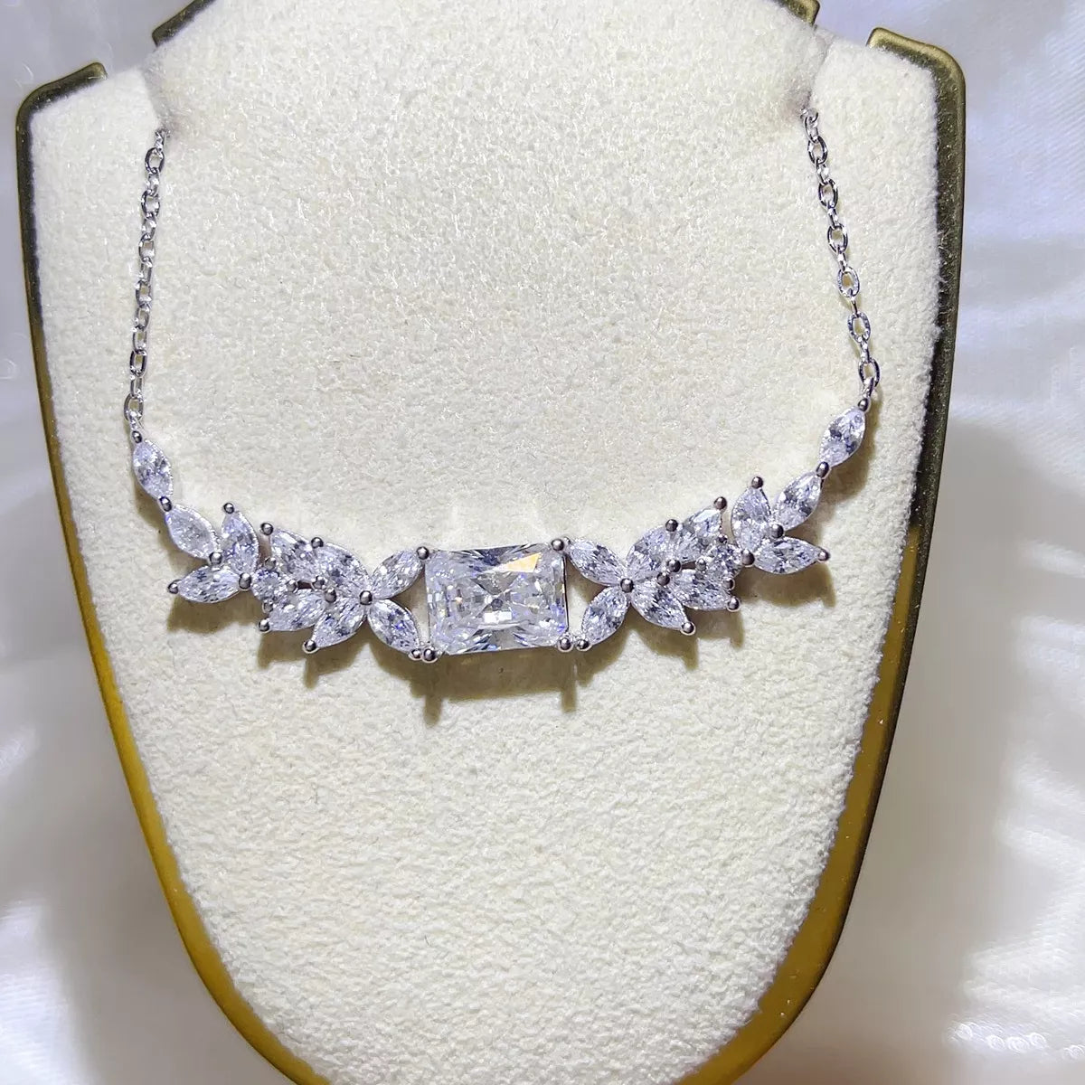 Collier Moissanite 2 Carats Argent Sterling 925 – Rivière Feuillage Blanche