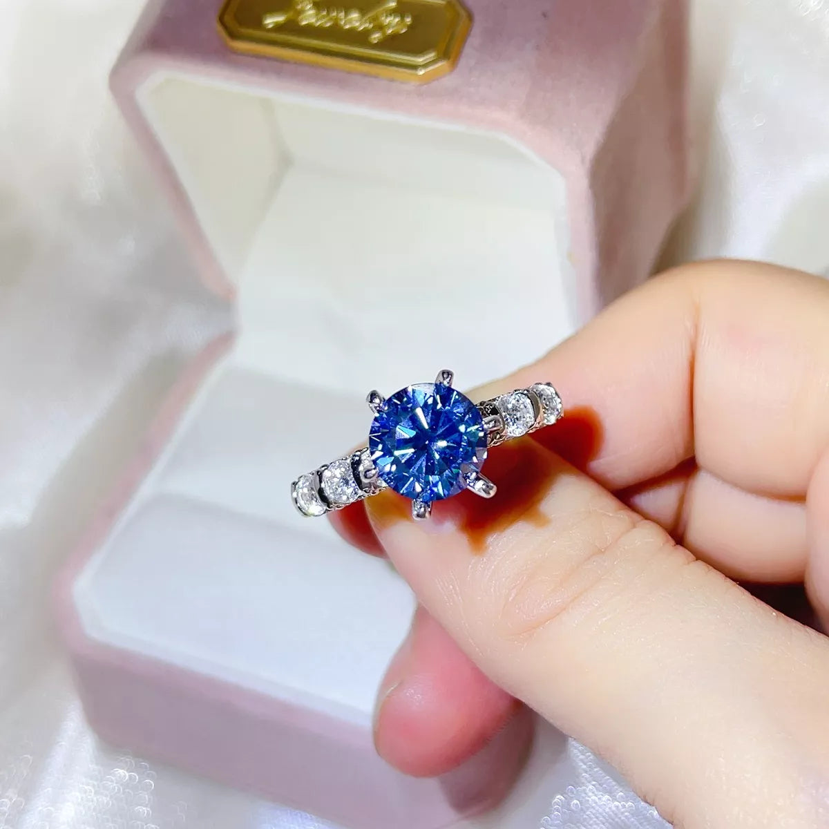Bague Moissanite 3 Carats Argent Sterling 925 – Ronde Bleue Anneau Fleuri