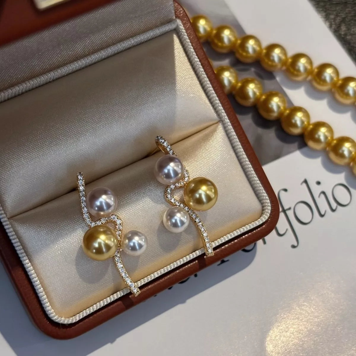 Boucles d'Oreilles Pendantes Perle et Zircon – Créoles Perles Dorées