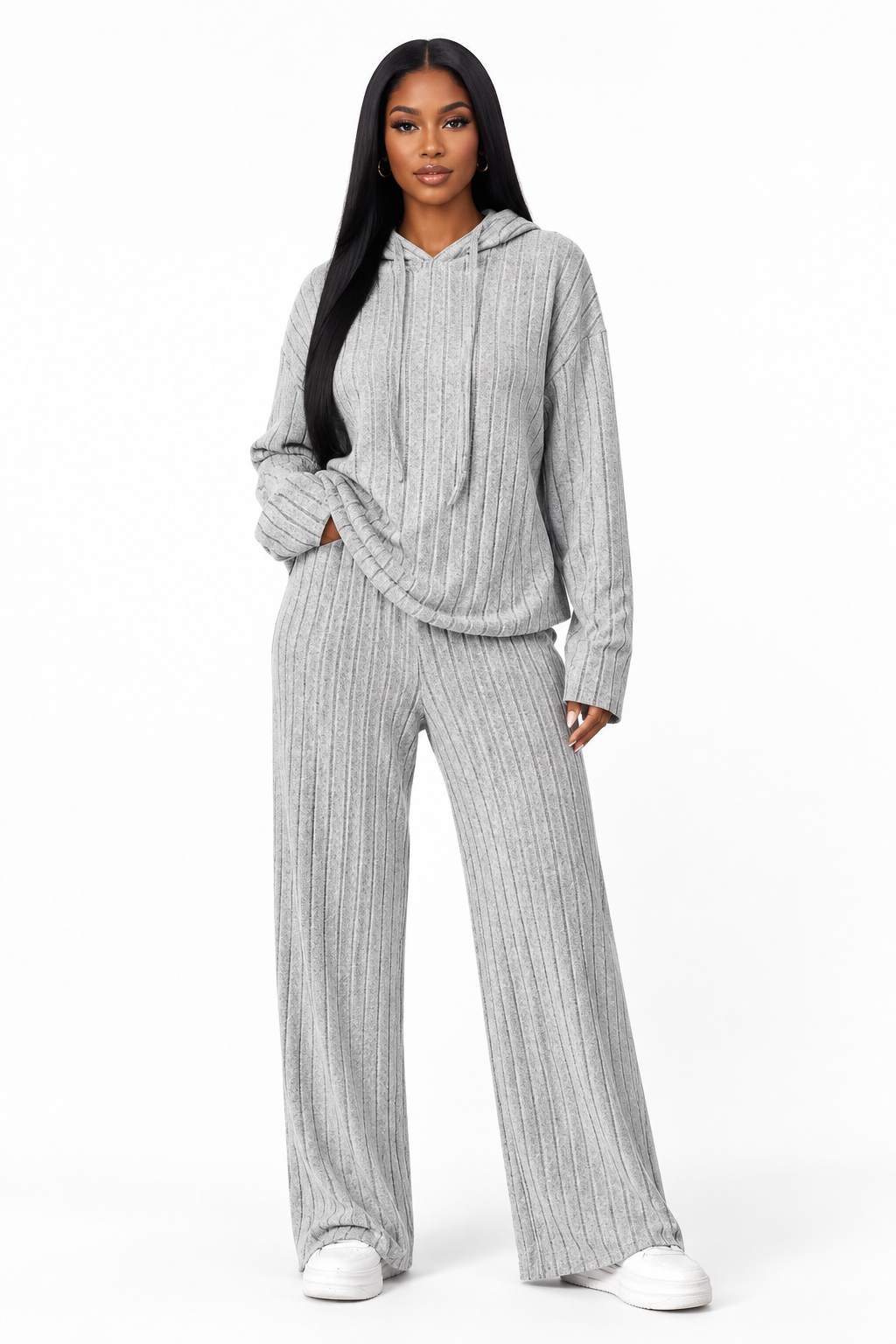 Ensemble côtelé gris clair porté de face sur mannequin
