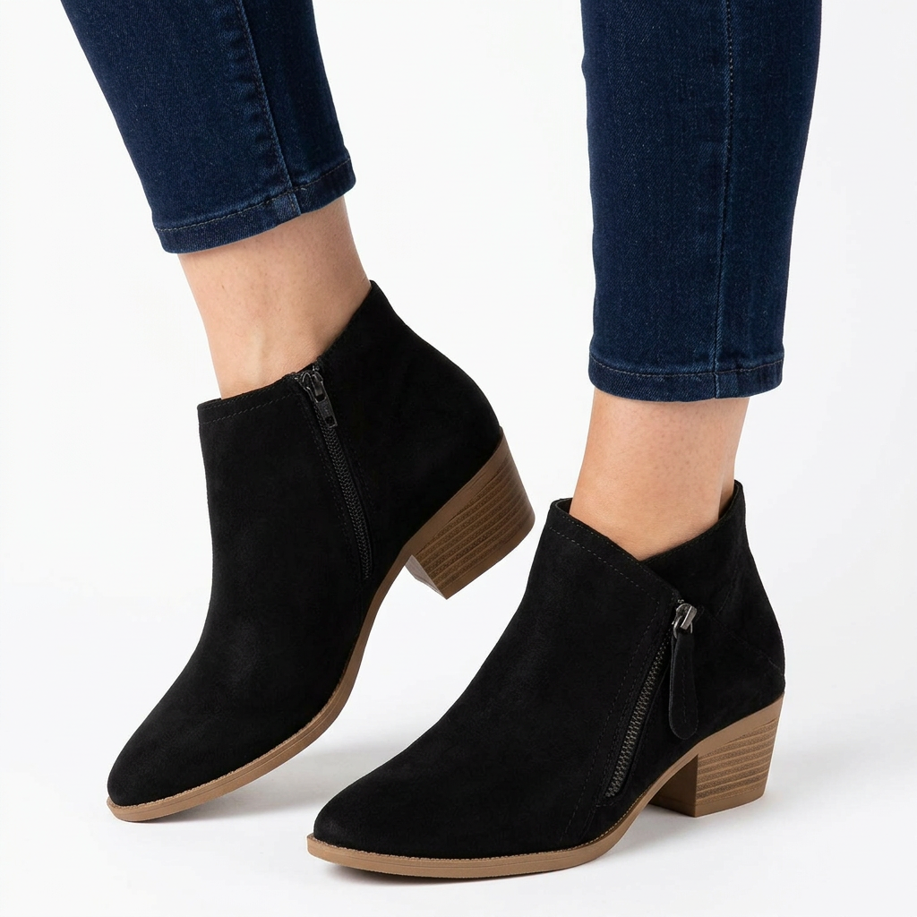 Bottines noires portées en plan serré
