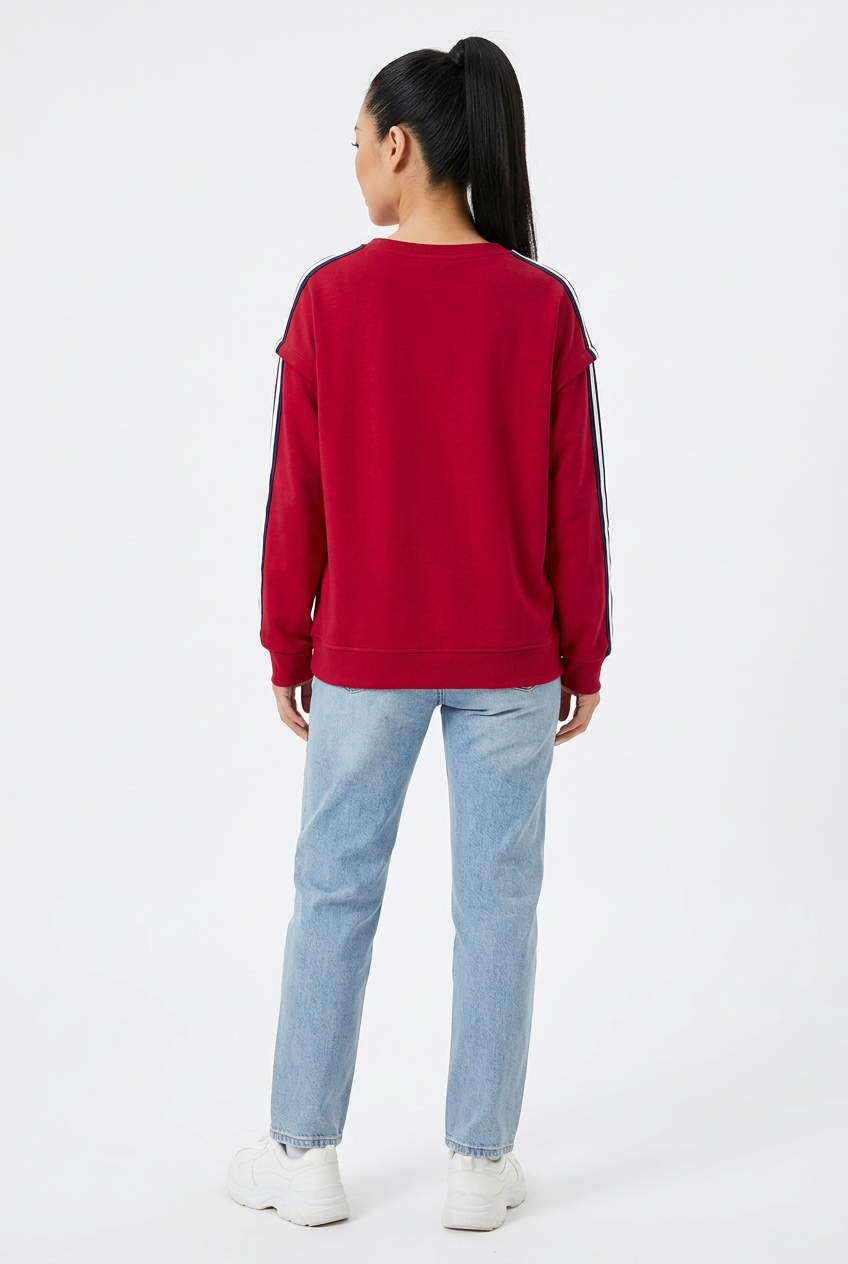 Sweat-shirt varsity rouge de dos corps entier