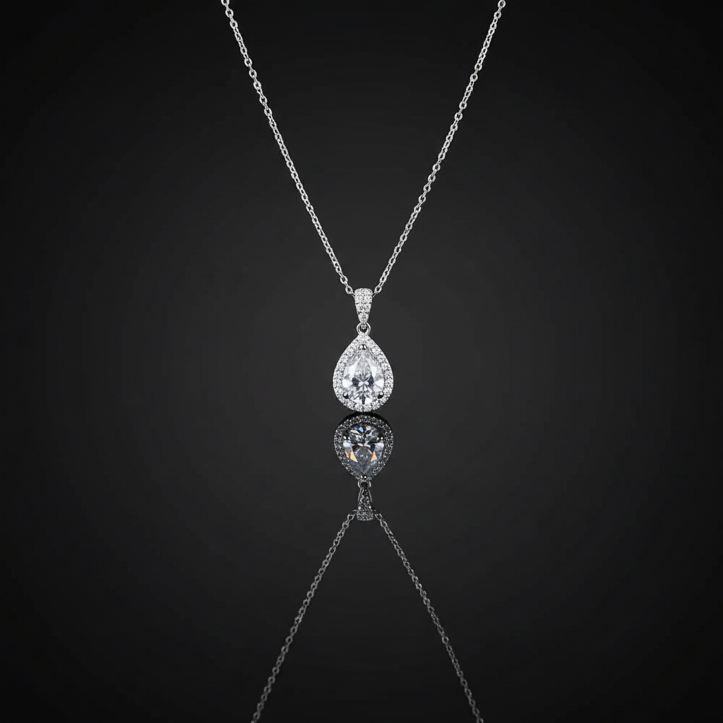 Collier larme moissanite 5ct - studio noir luxe reflet miroir