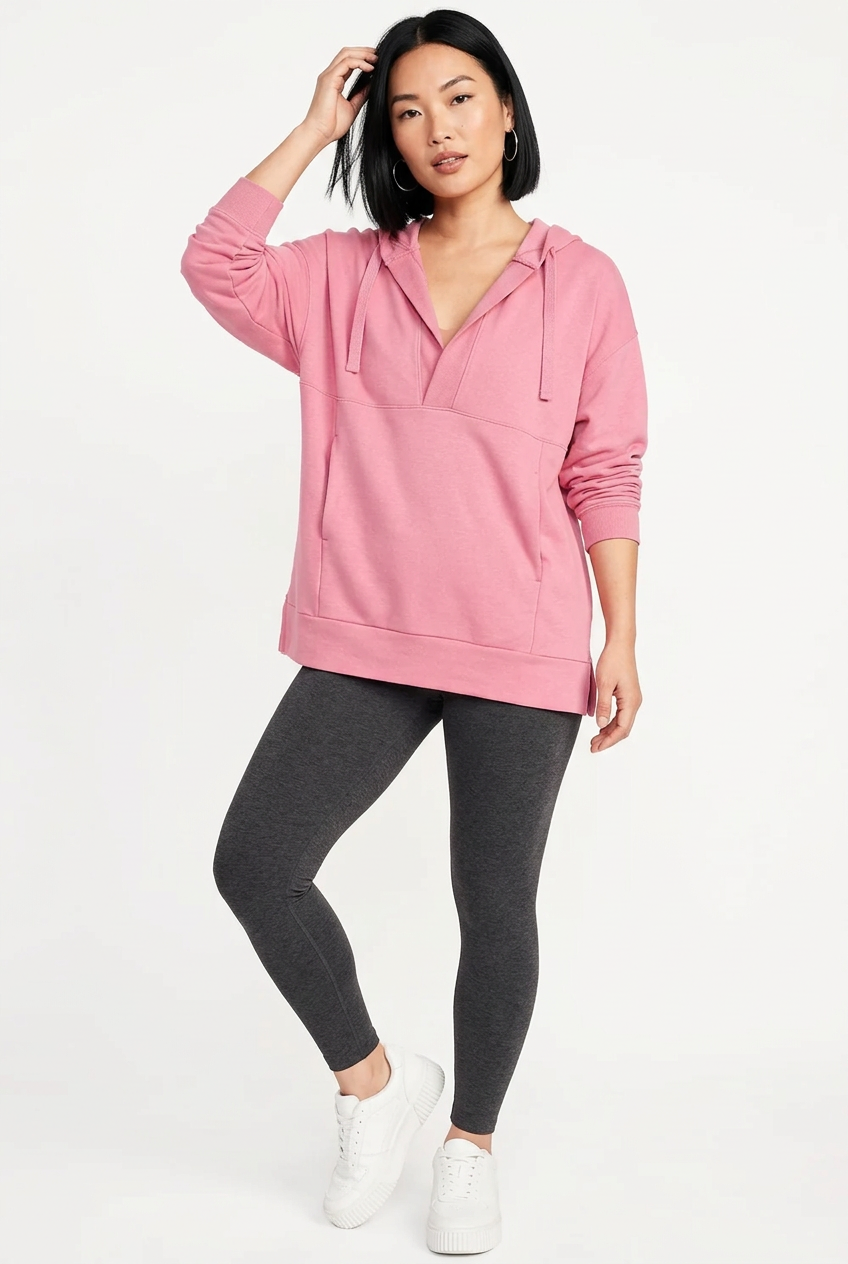 Sweat vieux rose de trois-quarts corps entier