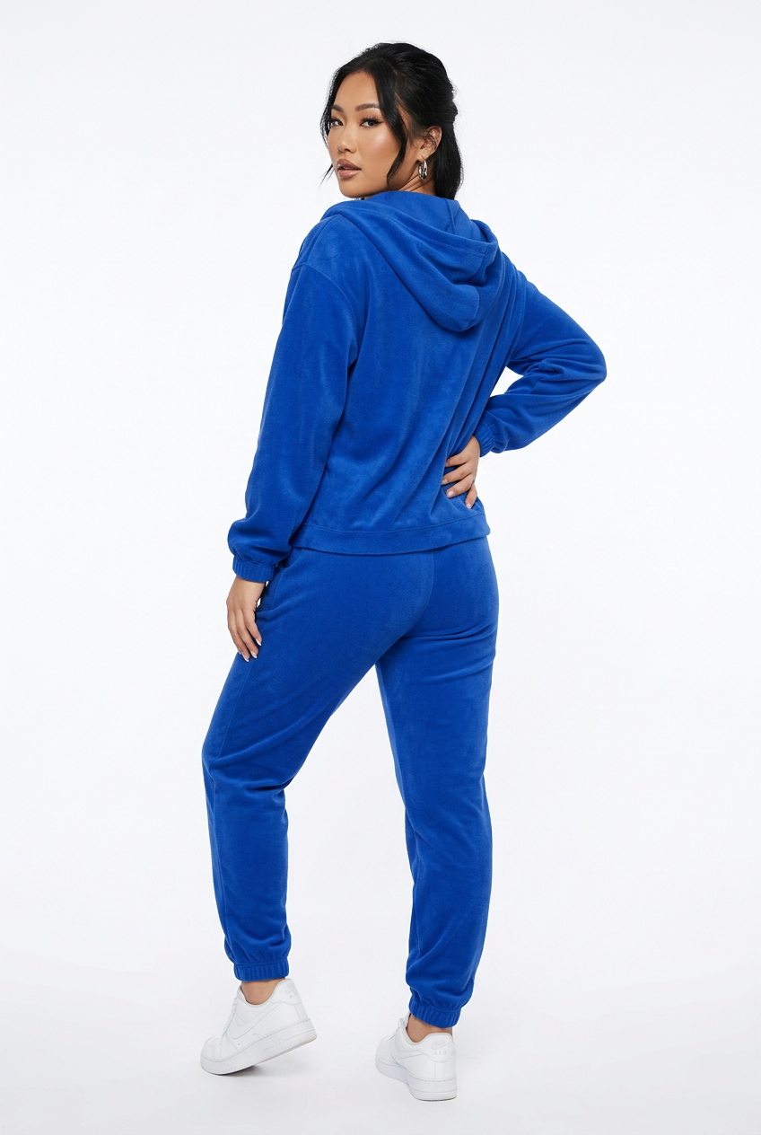 Ensemble bleu roi porté de dos