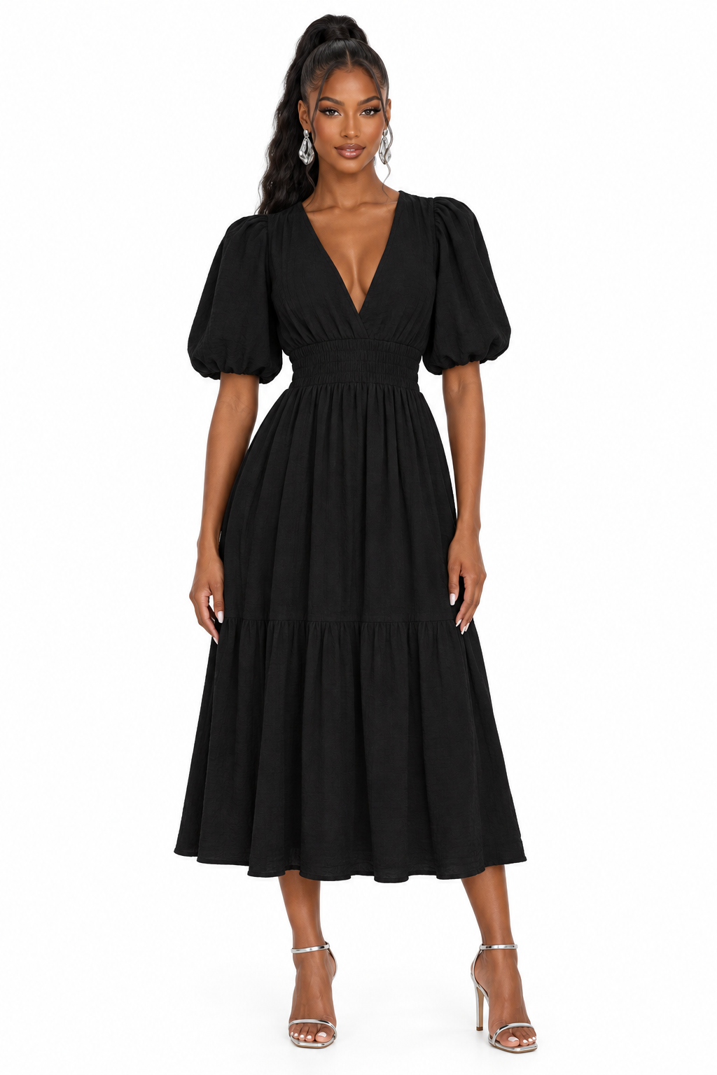 Robe midi noire à manches bouffantes portée de face
