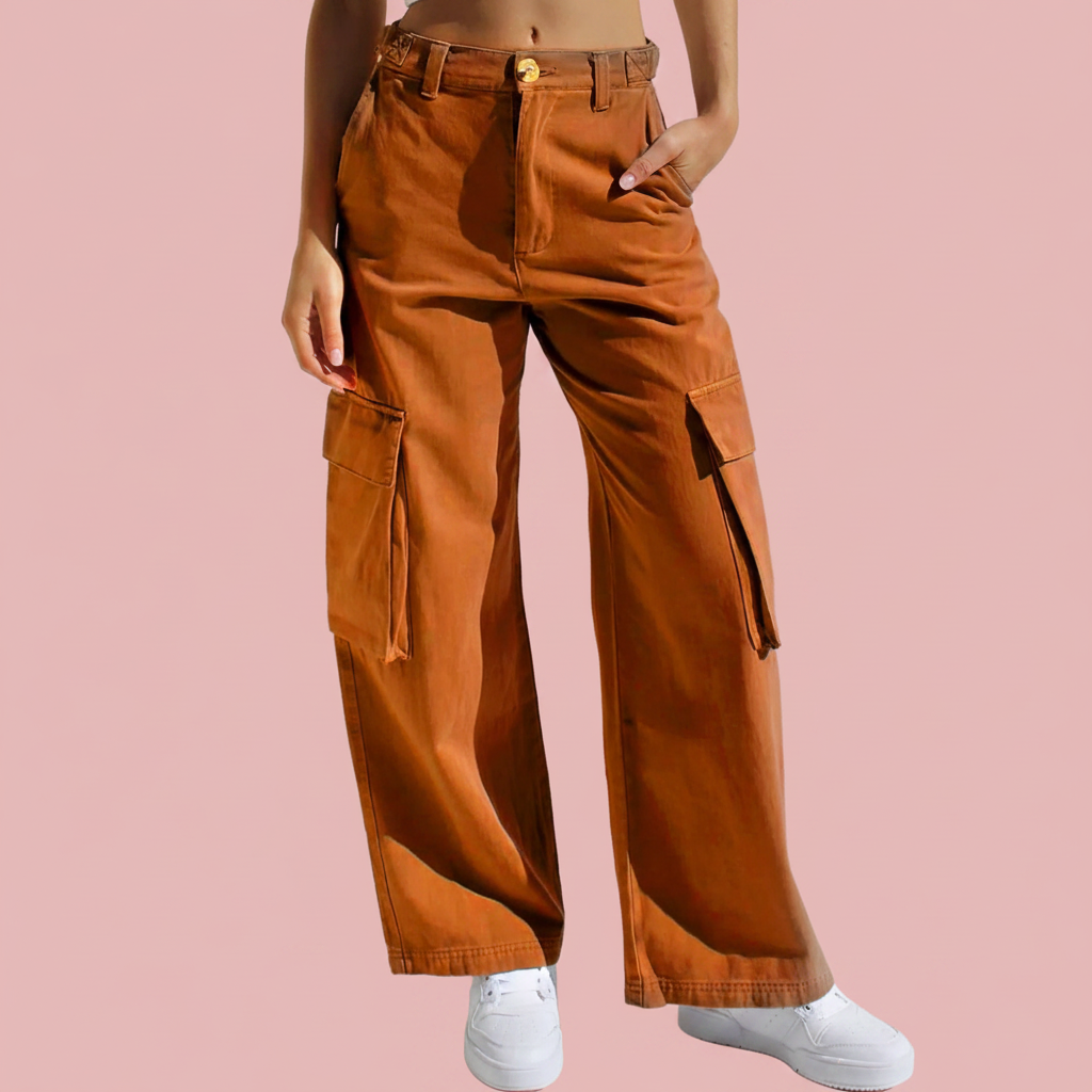 Jean cargo jambe large orange rouge fond rose