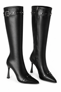 Bottes noires seules, vue trois quarts