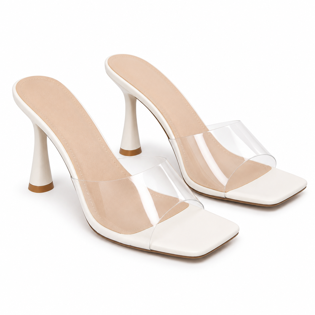 Sandales blanches avec semelle beige et bride transparente, vue trois quarts