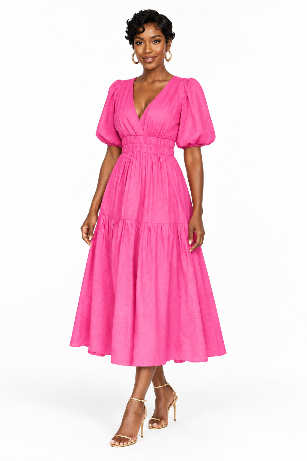 Robe midi fuchsia portée de trois-quarts