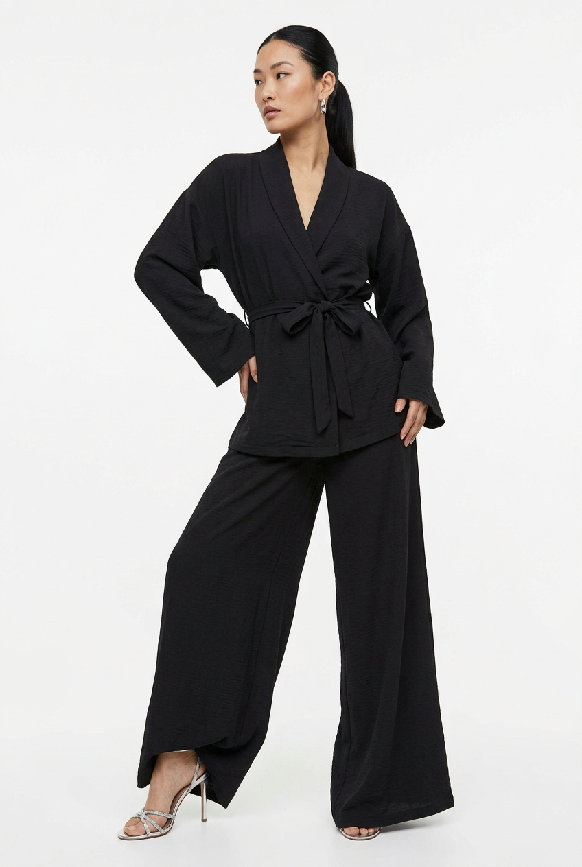Ensemble noir, trois-quarts