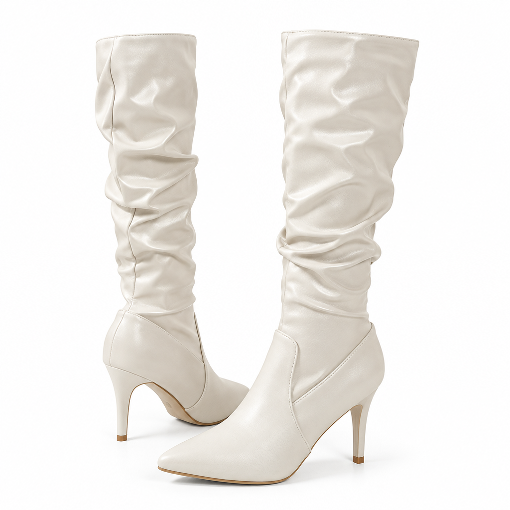 Paire de bottes blanc cassé, vue trois quarts