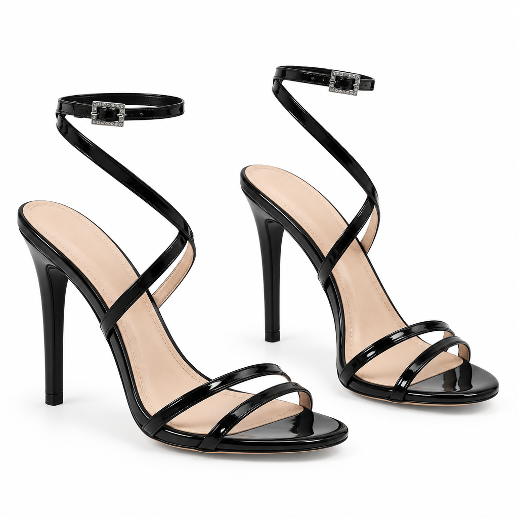 Paire de sandales noires, vue trois quarts