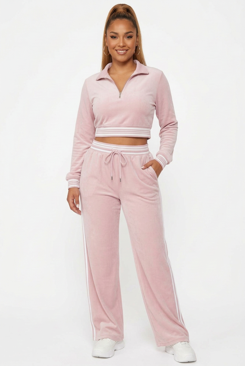 Ensemble rose poudré porté de face corps entier sur fond studio blanc