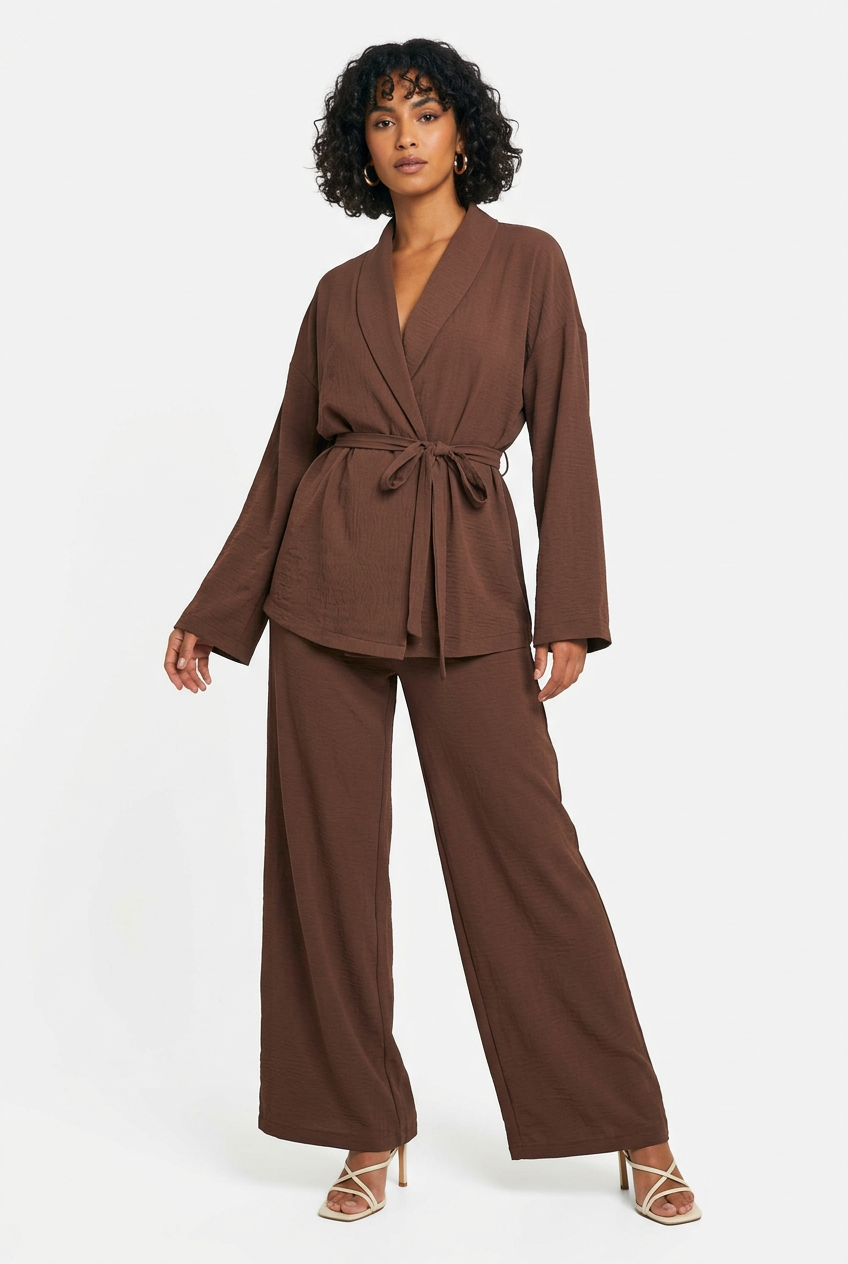 Ensemble marron foncé, trois-quarts