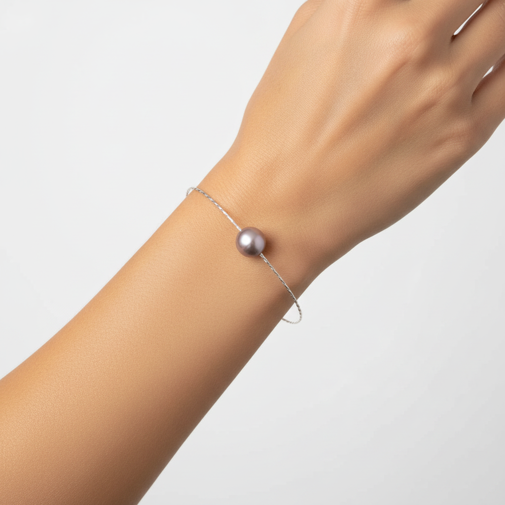 Bracelet jonc perlé - porté au poignet