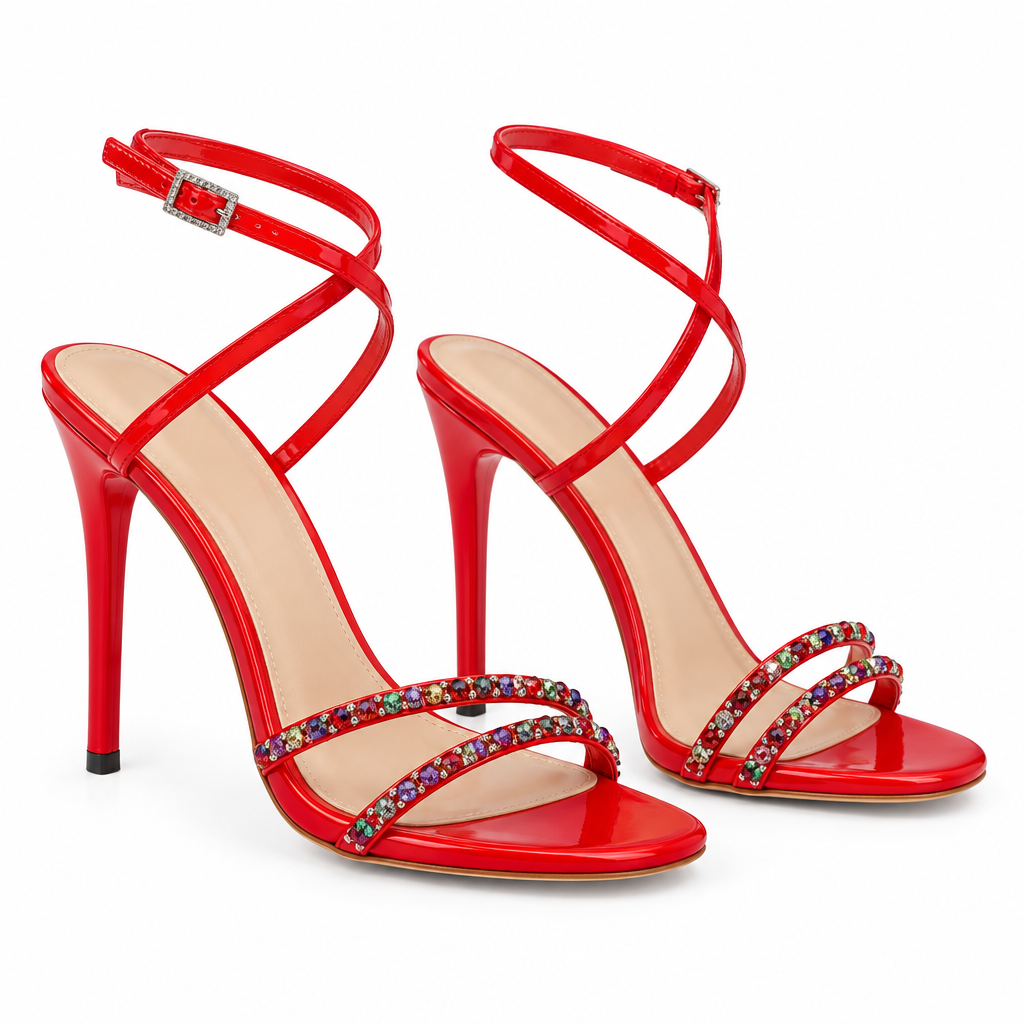 Paire de sandales rouges à brides ornées de strass, vue en trois quarts